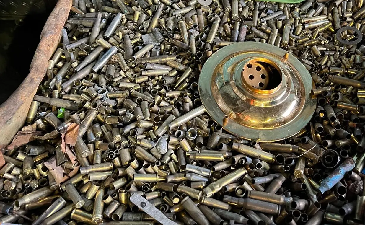 Gemischte Metallteile beim Schrottankauf in Wesel