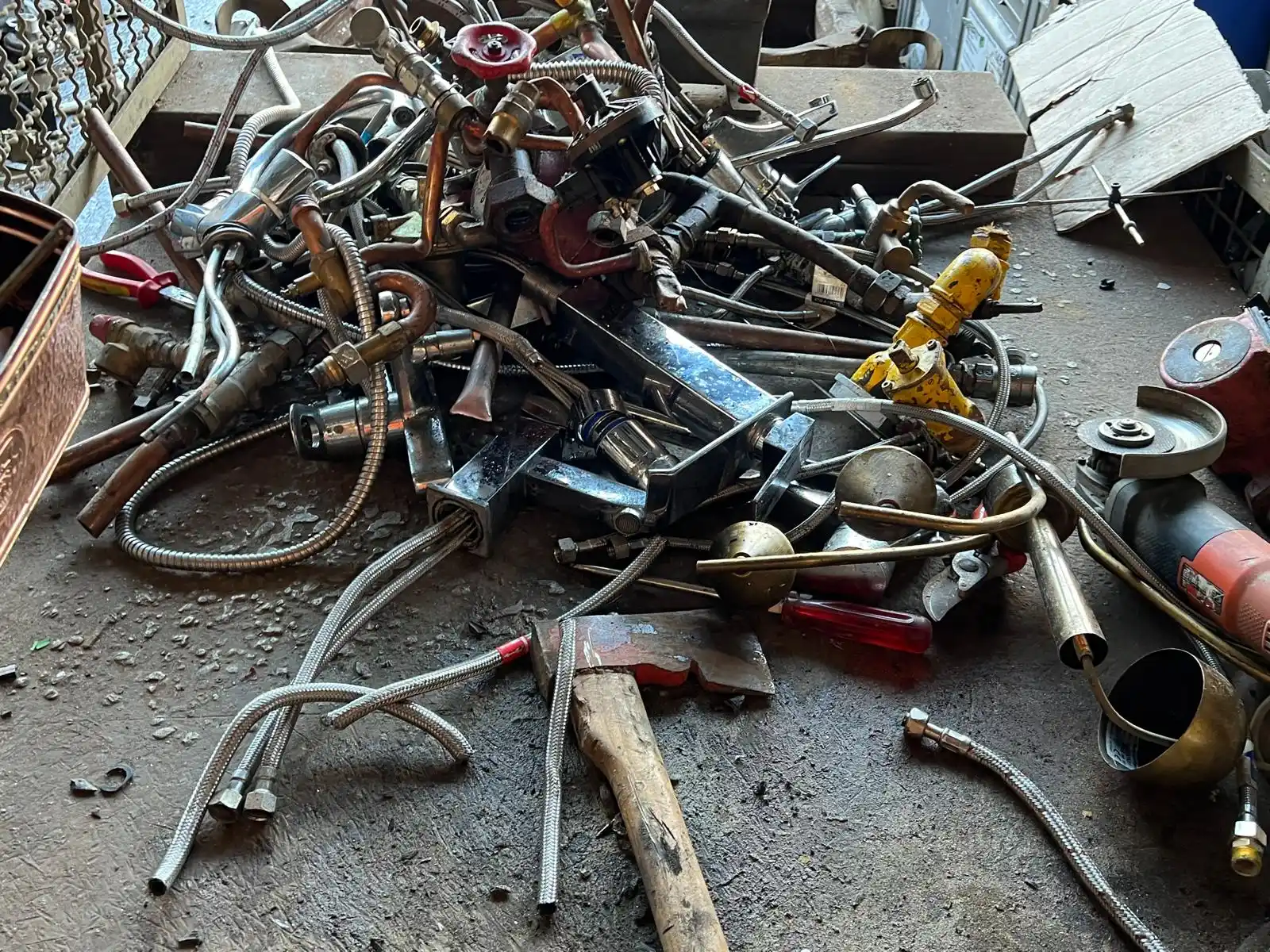 Schrottabholung in Bielefeld für Altmetall und Schrott