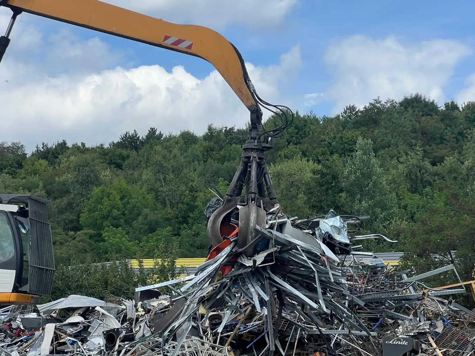 Schrottabholung in Krefeld für Altmetall und Schrott