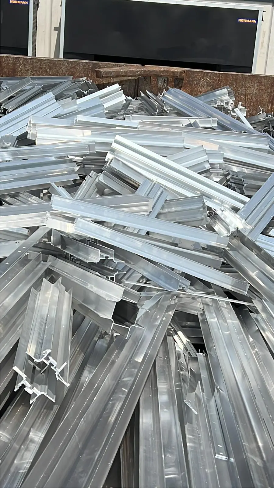 Schrottabholung in Brühl durch mobilen Schrotthändler